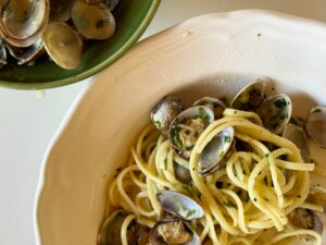 Spaghetti alle vongole recipe by the Puglia Guys