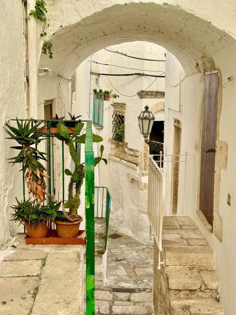 Ostuni, la città bianca. Photo by the Puglia Guys for the Puglia Guts Ostuni city guide. 