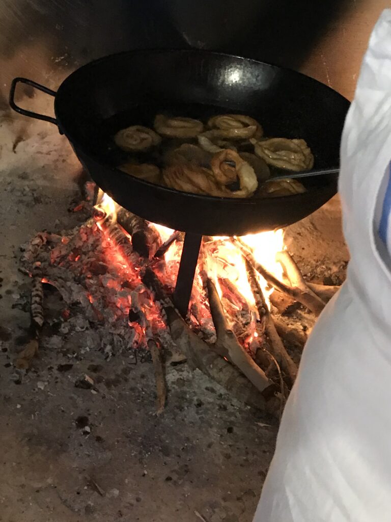 Frying the cartellate. Photo by the Puglia Guys. PugliaGuys.com