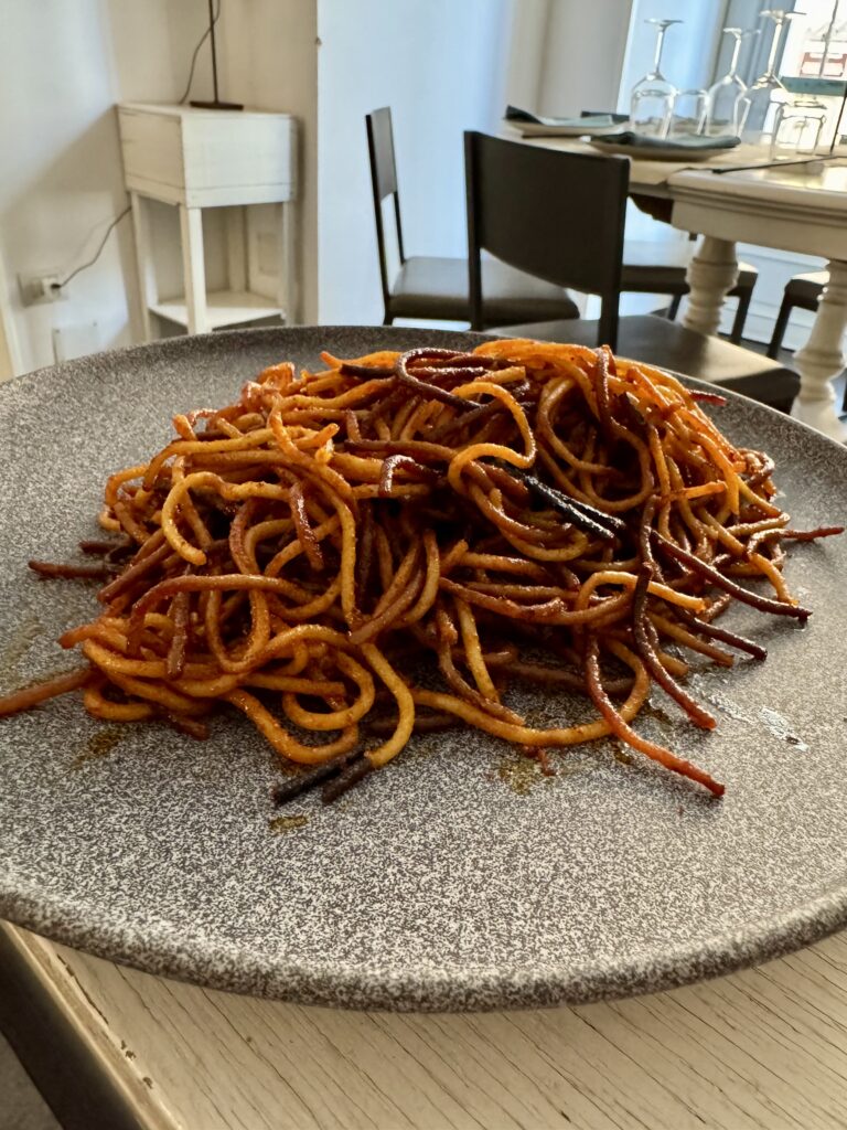 Spaghetti all’assassina at Ostuni restaurant Tito Schipa, photo and review by the Puglia Guys, Puglia ambassadors.