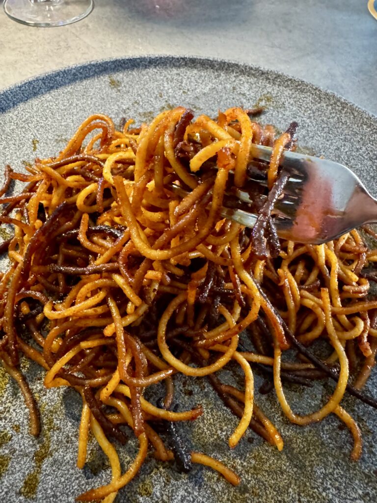 Spaghetti all’assassina at Ostuni restaurant Tito Schipa, photo and review by the Puglia Guys, Puglia ambassadors.